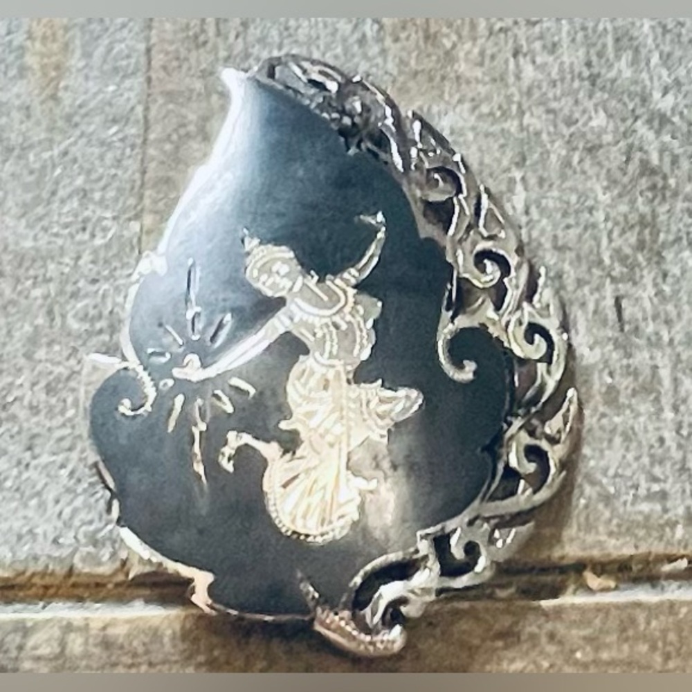 VINTAGE SIAM STERLING SILVER ORNATE GODDESSES BROOCH DANCING